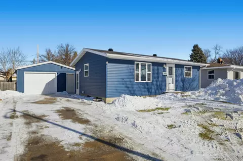 1802 10th Ave N, Moorhead, MN 56560