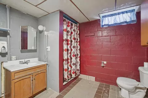 Bath - 811 15th Ave S, Saint Cloud, MN 56301 photo 3 of 3