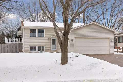 4745 Upland Ln N, Plymouth, MN 55446
