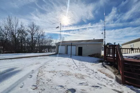 Exterior - 617 6 Ave, Milnor, ND 58060 photo 2 of 2