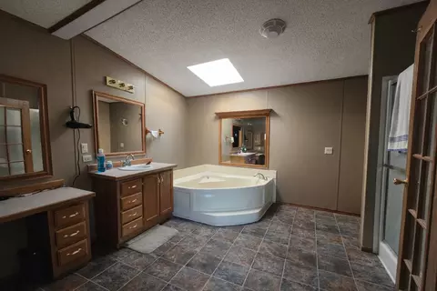 Bath - 617 6 Ave, Milnor, ND 58060 photo 1 of 3