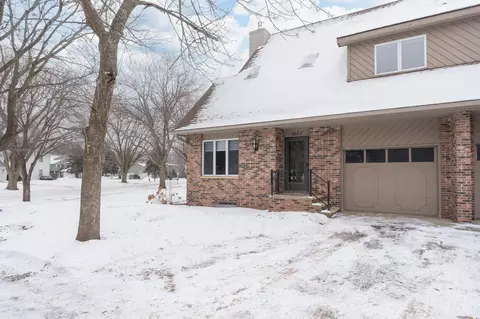 1607 Pleasant View Dr, North Mankato, MN 56003