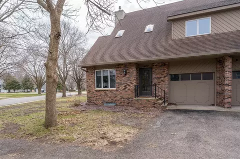 1607 Pleasant View Dr, North Mankato, MN 56003