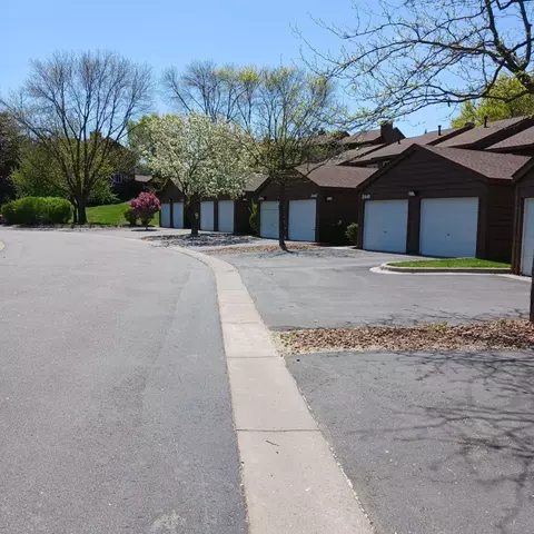 2445 Crestwood Dr, North Saint Paul, MN 55109