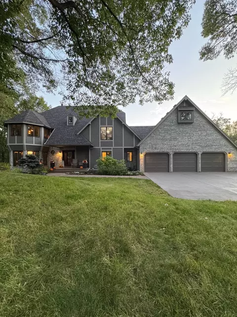2801 Woods Trl N, Burnsville, MN 55306