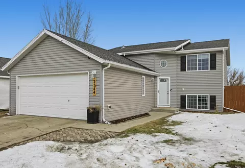 2344 59th Ave S, Fargo, ND 58104