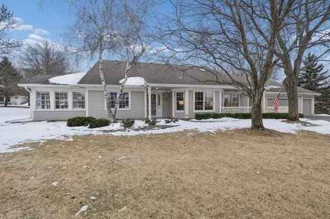 877 Ivy Ln, Eagan, MN 55123