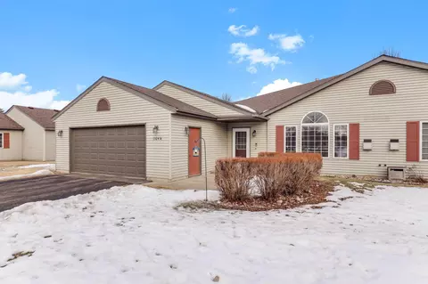 1324 Carriage Dr #A, Hudson, WI 54016