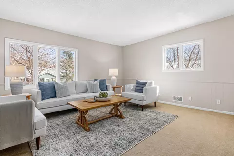 1127 Oakcrest Ave, Roseville, MN 55113