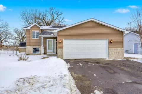 9072 Farmstead Ave, Monticello, MN 55362
