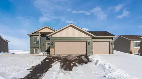 1761 34th St NE, Sauk Rapids, MN 56379