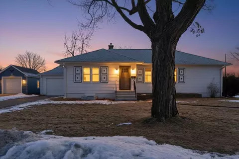 402 N Oak St, Lake City, MN 55041