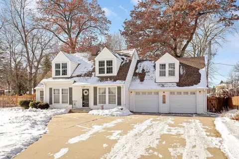 1979 Snelling Ave N, Roseville, MN 55113