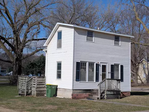 413 Mason St, Marshall, MN 56258 photo 2