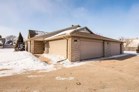 1409 Heatherwood Ct, West Fargo, ND 58078