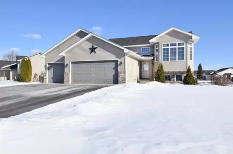 38615 Henna Cir, North Branch, MN 55056