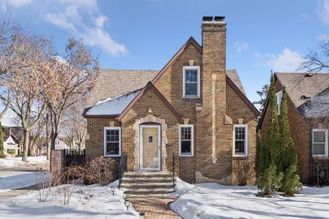 1558 Simpson St, Saint Paul, MN 55108