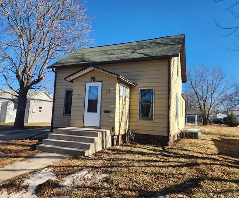 313 6th Ave SE, Pipestone, MN 56164