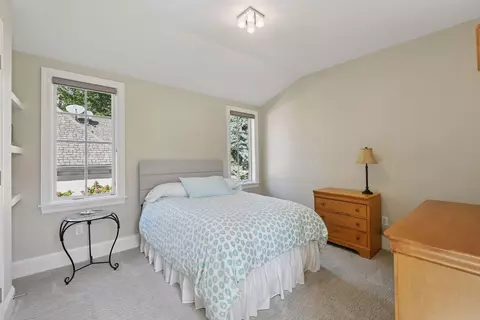 Bedroom - 245 Lakeview Ave, Tonka Bay, MN 55331 photo 5 of 6