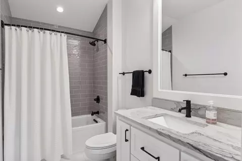 Bath - 245 Lakeview Ave, Tonka Bay, MN 55331 photo 6 of 6