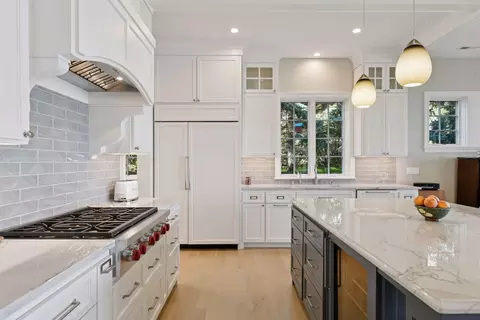 Kitchen - 245 Lakeview Ave, Tonka Bay, MN 55331 photo 4 of 6