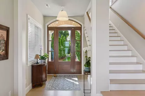 Entry Way - 245 Lakeview Ave, Tonka Bay, MN 55331 photo 3 of 6