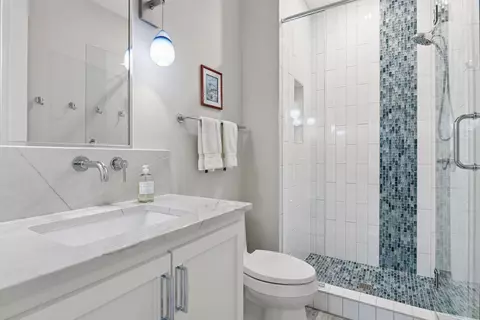 Bath - 245 Lakeview Ave, Tonka Bay, MN 55331 photo 1 of 6