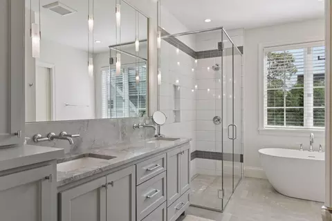 Bath - 245 Lakeview Ave, Tonka Bay, MN 55331 photo 2 of 6
