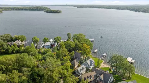 View/Area - 245 Lakeview Ave, Tonka Bay, MN 55331 photo 6 of 7