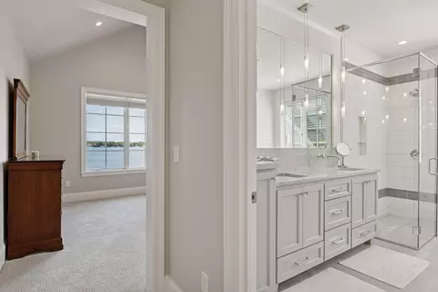 Entry Way - 245 Lakeview Ave, Tonka Bay, MN 55331 photo 4 of 6