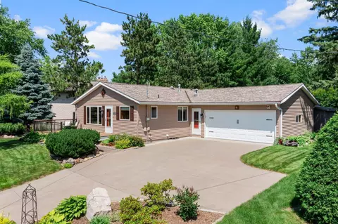 2929 Lake Elmo Ave N, Lake Elmo, MN 55042