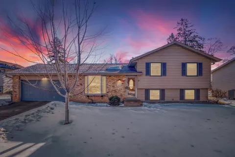 10482 Thrush St NW, Coon Rapids, MN 55433