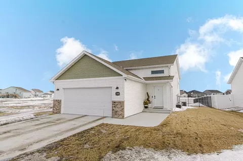 7316 30th St S, Fargo, ND 58104