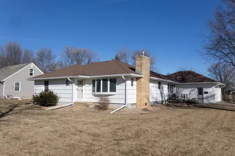 204 Clary St W, Worthington, MN 56187
