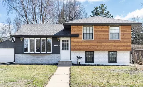 2463 Silver Lake Rd NW, New Brighton, MN 55112