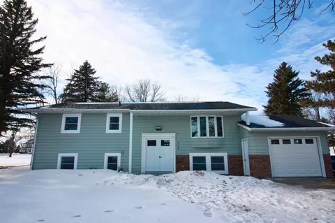 604 6th St, Wyndmere, ND 58081
