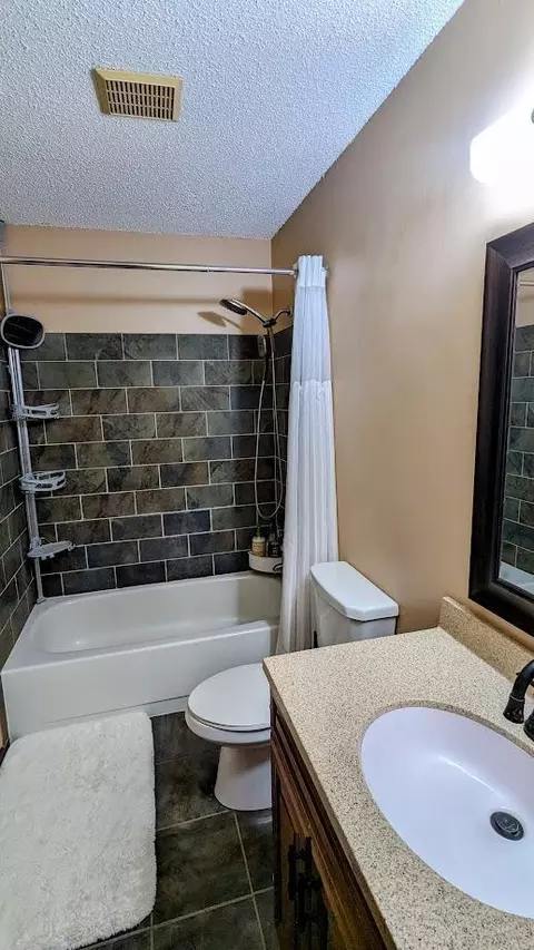 Bath - 4584 Cinnamon Ridge Trl, Eagan, MN 55122 photo 1 of 1
