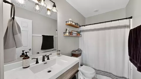 Bath - 190 Red School Ln, Kellogg, MN 55945 photo 1 of 3