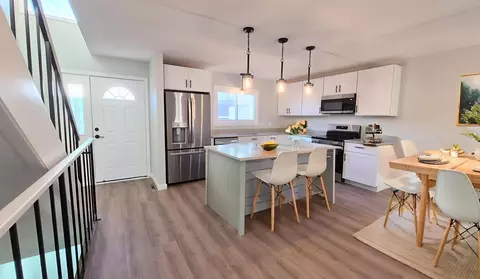 6609 Gretchen Ln N, Oakdale, MN 55128