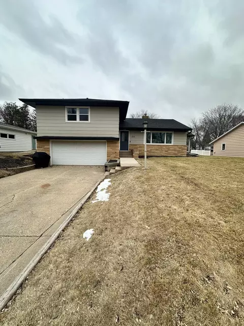Exterior - 213 E Hollett St, Tracy, MN 56175 photo 3 of 4