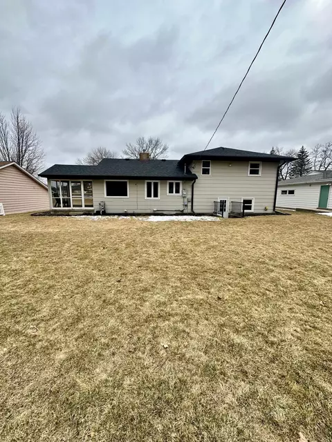 Exterior - 213 E Hollett St, Tracy, MN 56175 photo 4 of 4