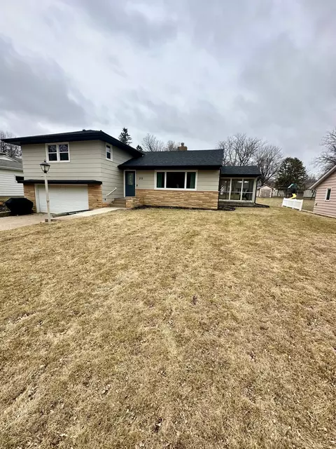 Exterior - 213 E Hollett St, Tracy, MN 56175 photo 2 of 4
