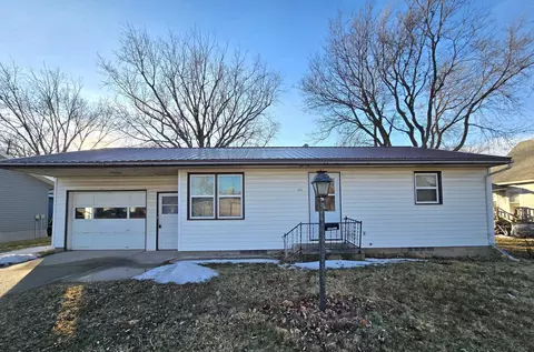 106 8th Ave NW, Pipestone, MN 56164