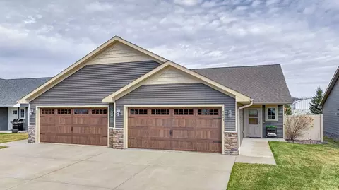 5643 Green Park Dr, Eau Claire, WI 54703