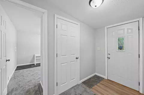 Entry Way - 108 Maple St, Jackson, MN 56143 photo 3 of 7