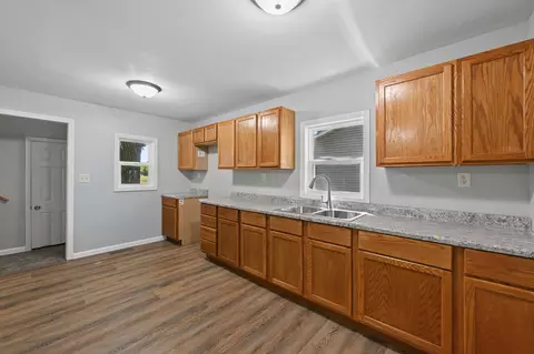 Entry Way - 108 Maple St, Jackson, MN 56143 photo 4 of 7