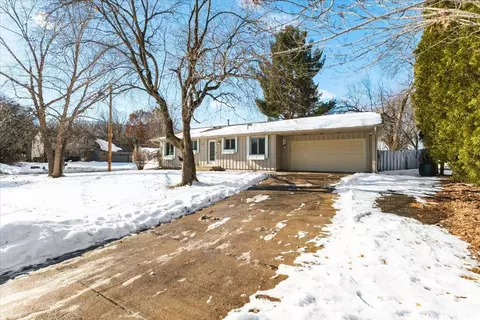 196 Cottonwood Ct, Stillwater, MN 55082