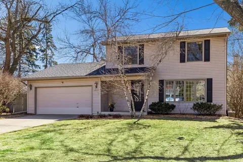 10027 Chowen Ave S, Bloomington, MN 55431