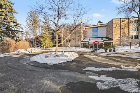 5645 Green Circle Dr #315, Minnetonka, MN 55343
