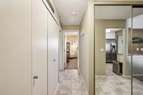 Entry Way - 3425 Golfview Dr #216, Eagan, MN 55123 photo 3 of 3